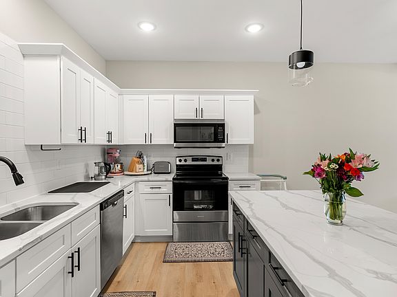 4th image of 1012 Maple St