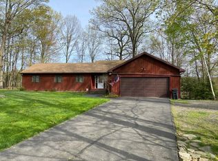 2 Rosewood Cir, Clarks Summit, PA 18411
