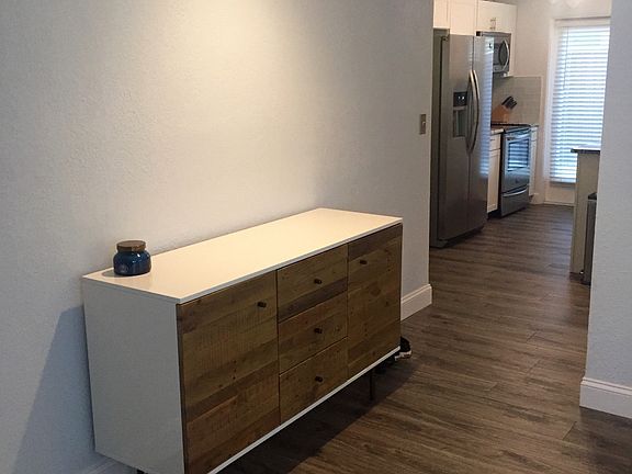2nd image of 520 Broadway Ave APT 6