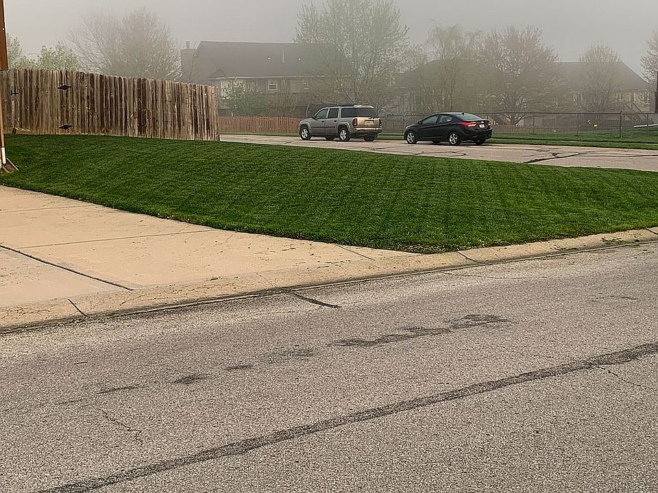 2nd image of 502 SW Whitestone Dr