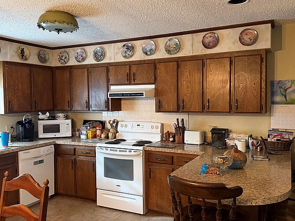 4th image of 125 Oakview Dr