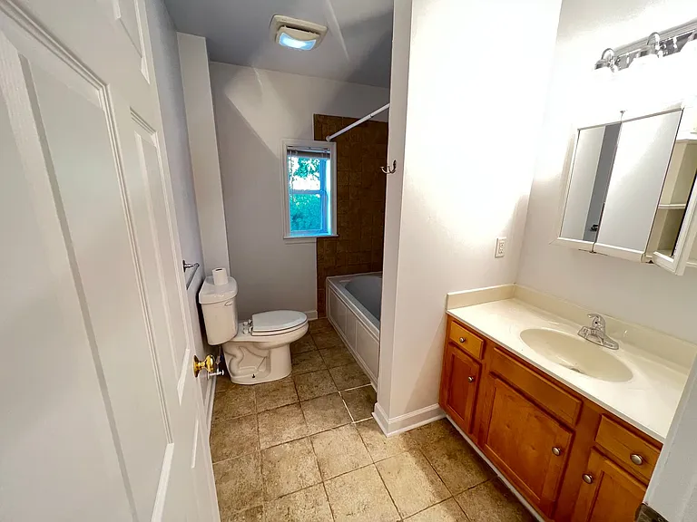 702 Delevan St — Photo 12