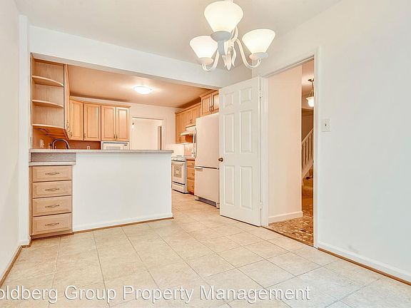 3rd image of 11424 Dorchester Ln