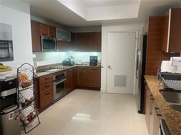 3rd image of 3330 NE 190th St APT 1615
