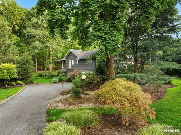 99 Oxford Dr, Tenafly, NJ 07670