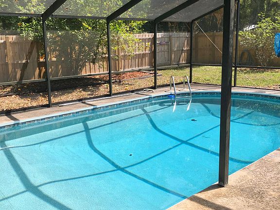 Screened in Pool