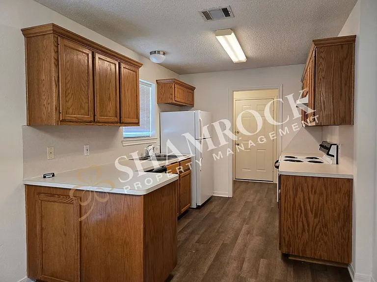 1024 Parkview Cir — Photo 6