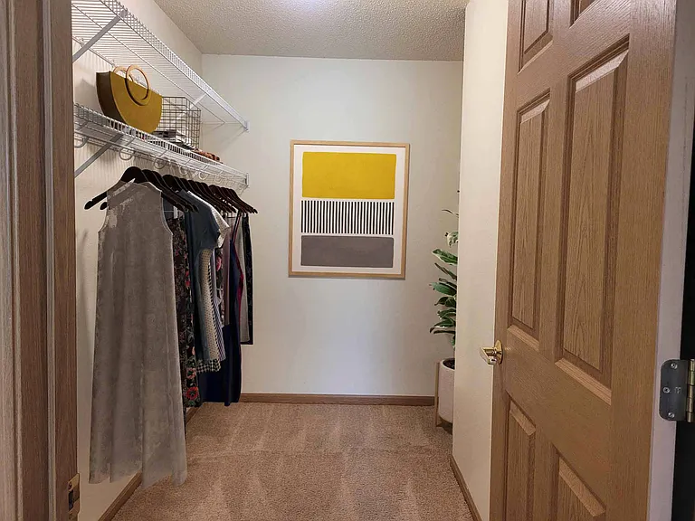Lakewood Place Apartments — Photo 11