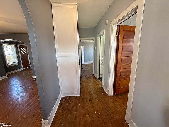 4th image of 501 E State St