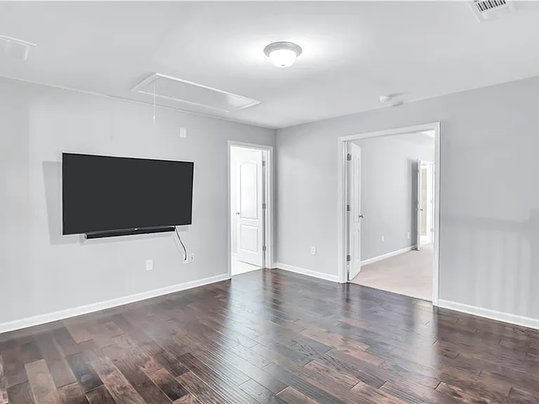 330 Avalon Sq — Photo 18