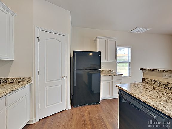 5th image of 820 Joselynn Dr