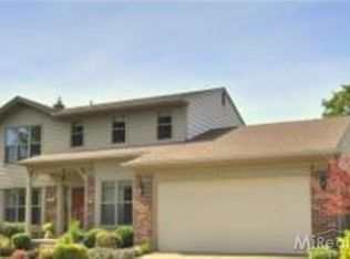 16917 N Dunswood Rd, Northville, MI 48168