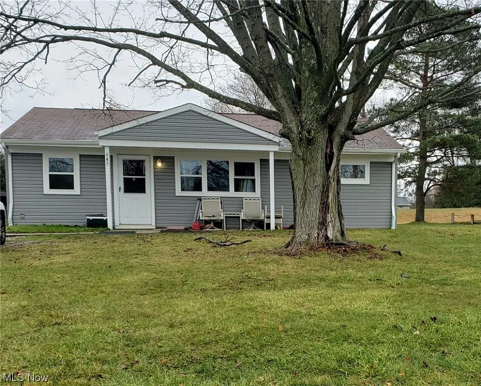 645 East Dr photo 1
