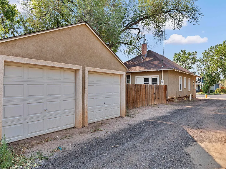 320 E Uintah St — Photo 3
