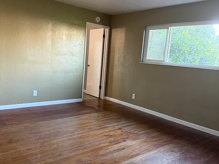 330 Sycamore Ave — Photo 10