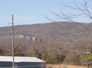 28 Rockfort Rd, Pikeville, TN 37367