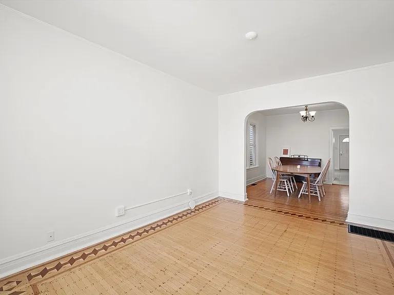 1629 W Foster Ave #1 — Photo 3