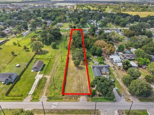 542 N Pine St, Rosharon, TX 77583