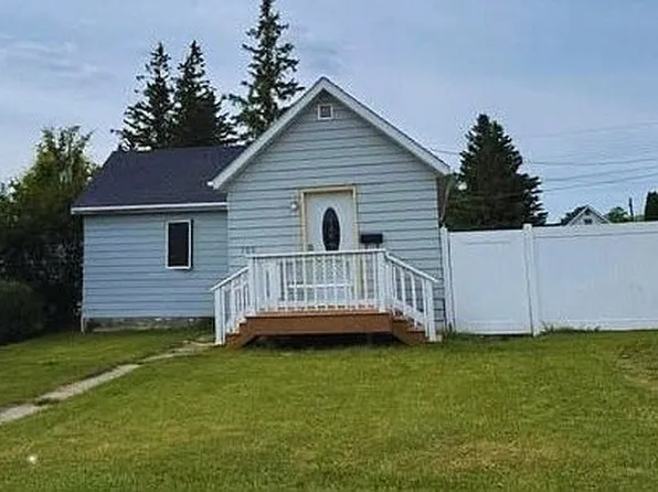 709 Center St E, Roseau, MN 56751