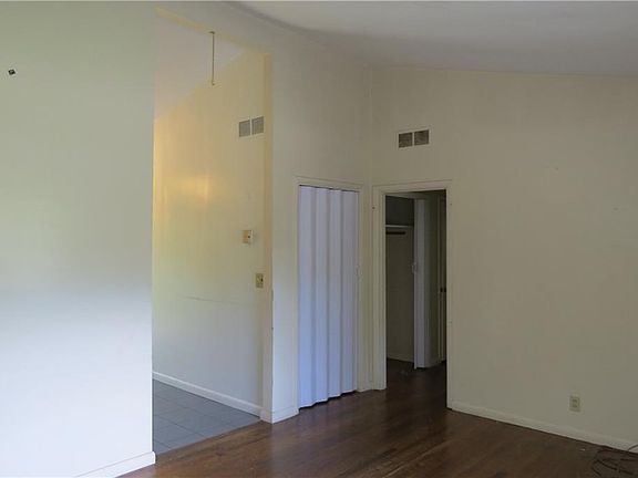 3rd image of 762 Bonnie Dell Dr