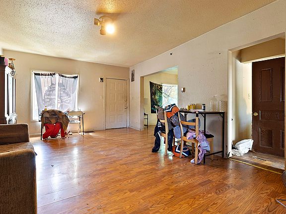 2nd image of 402 Royal Ave