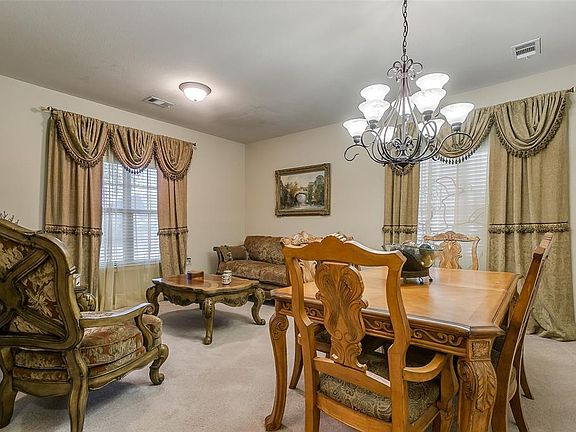 2nd image of 2813 Cottonwood Way