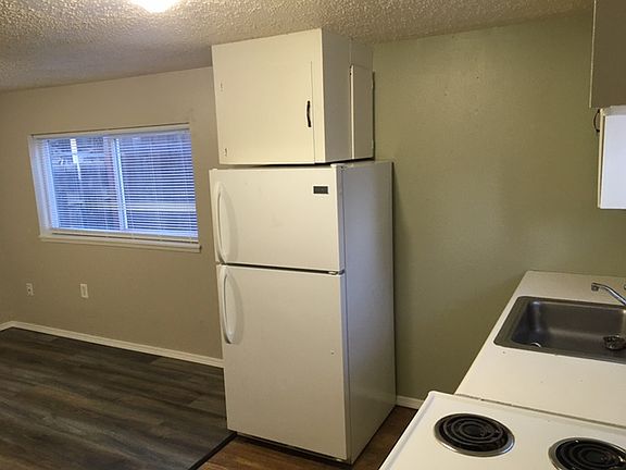 5th image of 610 S 15th Ave #2