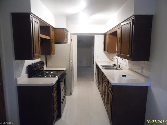 3rd image of 2770 Carmen Dr