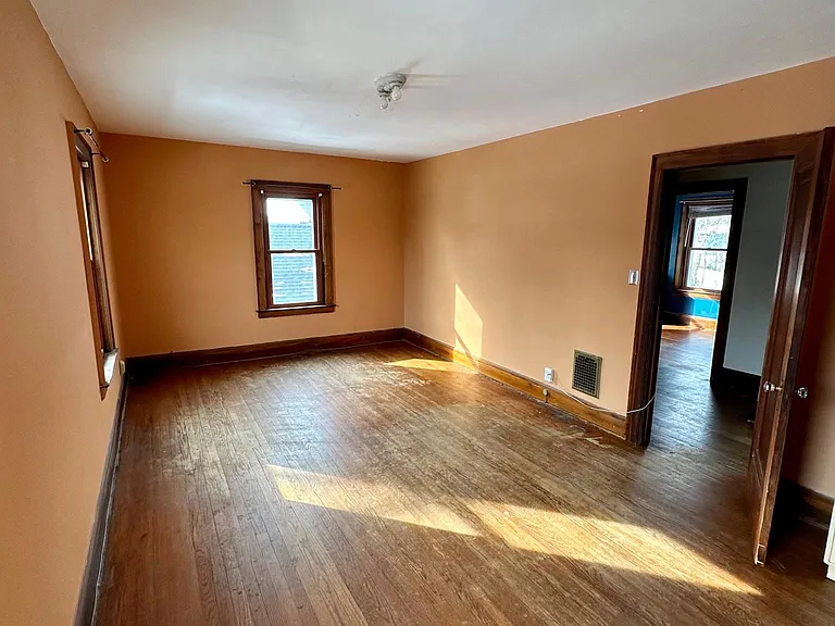 714 Schuyler St — Photo 11
