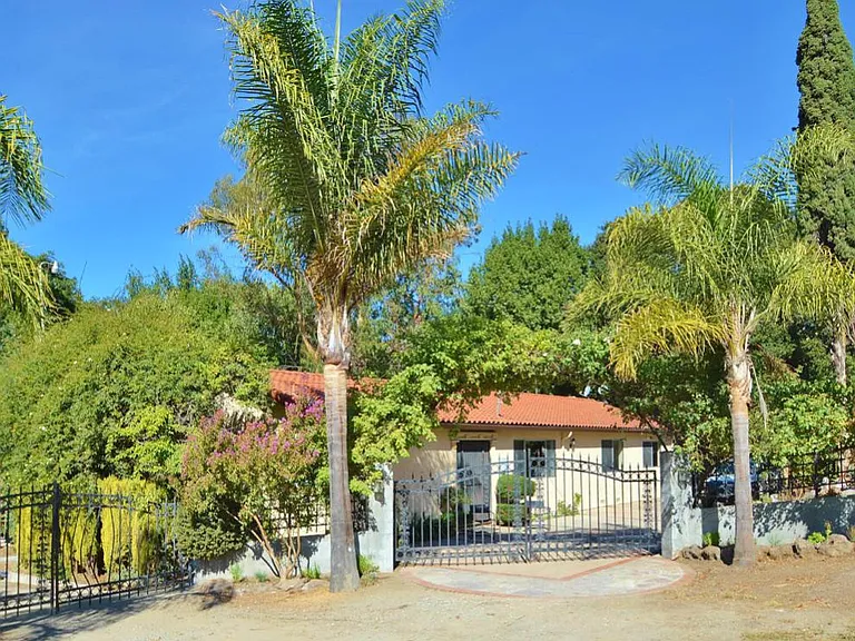 9150 Crow Canyon Rd — Photo 1