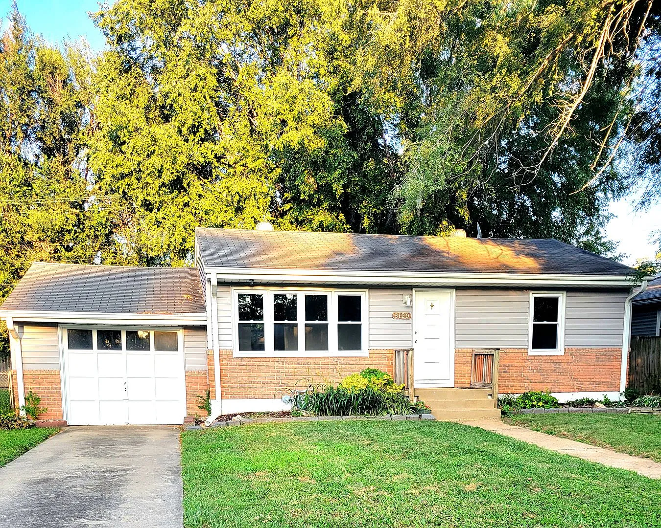 Move in Ready...3120 Aubrey, Granite City — Photo 1