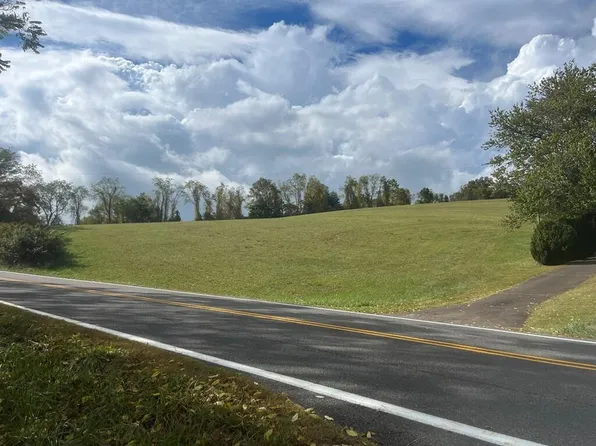 Danville Pike, Hillsville, VA 24343