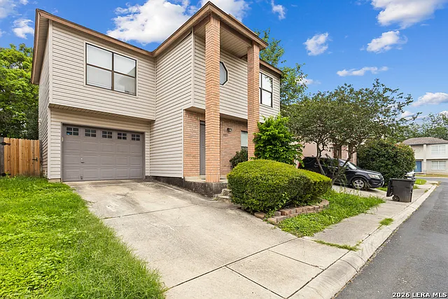3 bed, 2.5 bath, 1369 sqft, $1,585 — Photo 1