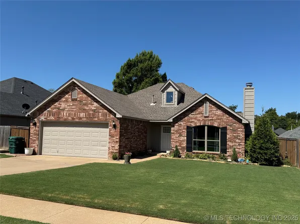 5330 Redbud Dr, Sand Springs, OK 74063