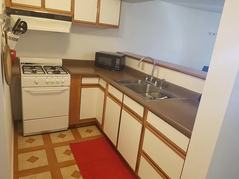 904 E State St — Photo 11