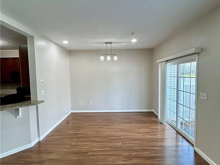 306 Milkweed Dr — Photo 5