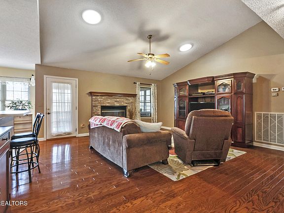 5th image of 116 Huntington Dr
