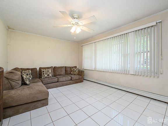 4th image of 34 Hunterdon Rd