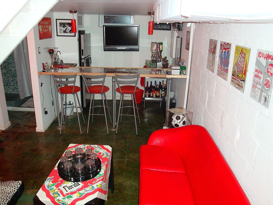 Rec Room & Wet Bar