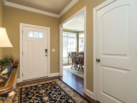 4th image of 83 White Pine Dr