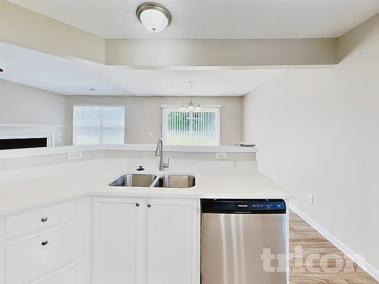 3120 Riverbrooke Dr — Photo 4