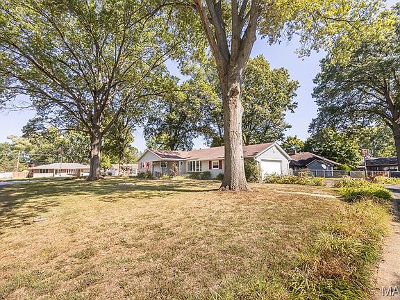 3rd image of 330 Grant Dr