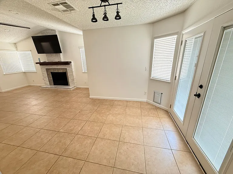 2372 Beaver Bay Ct — Photo 12