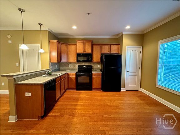 5th image of 409 Whitehall Rd