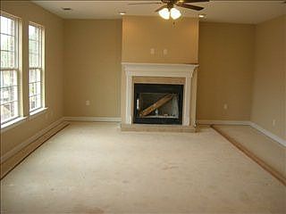 4th image of 5831 Carriage Hills Dr
