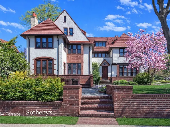 155 Ascan Ave, Forest Hills Gardens, NY 11375