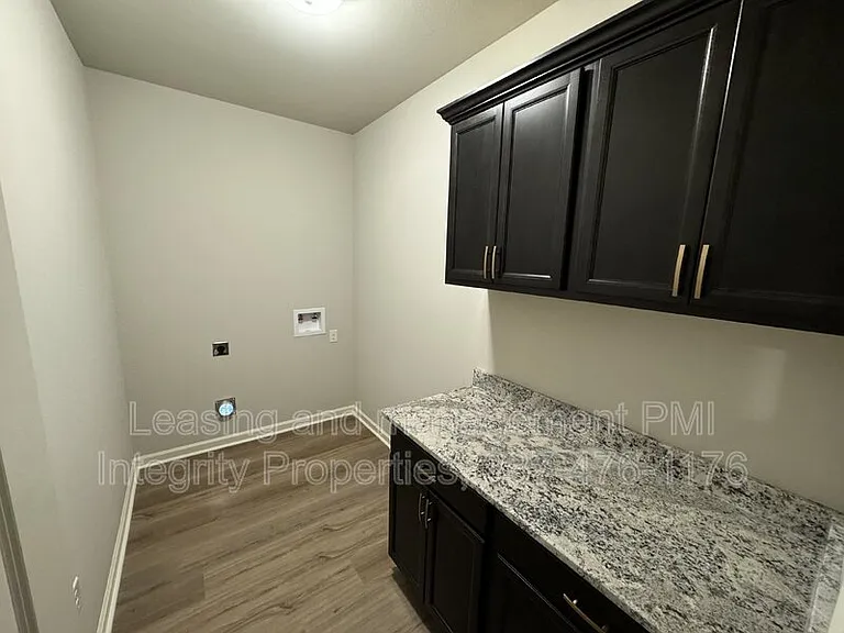112 Segovia Way — Photo 18