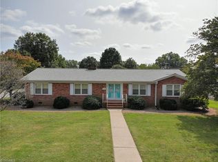 2901 Northampton Dr, Greensboro, NC 27408