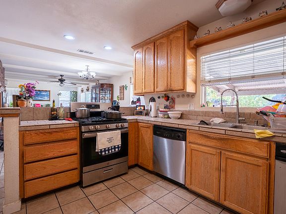 5th image of 2538 Thomas Ave