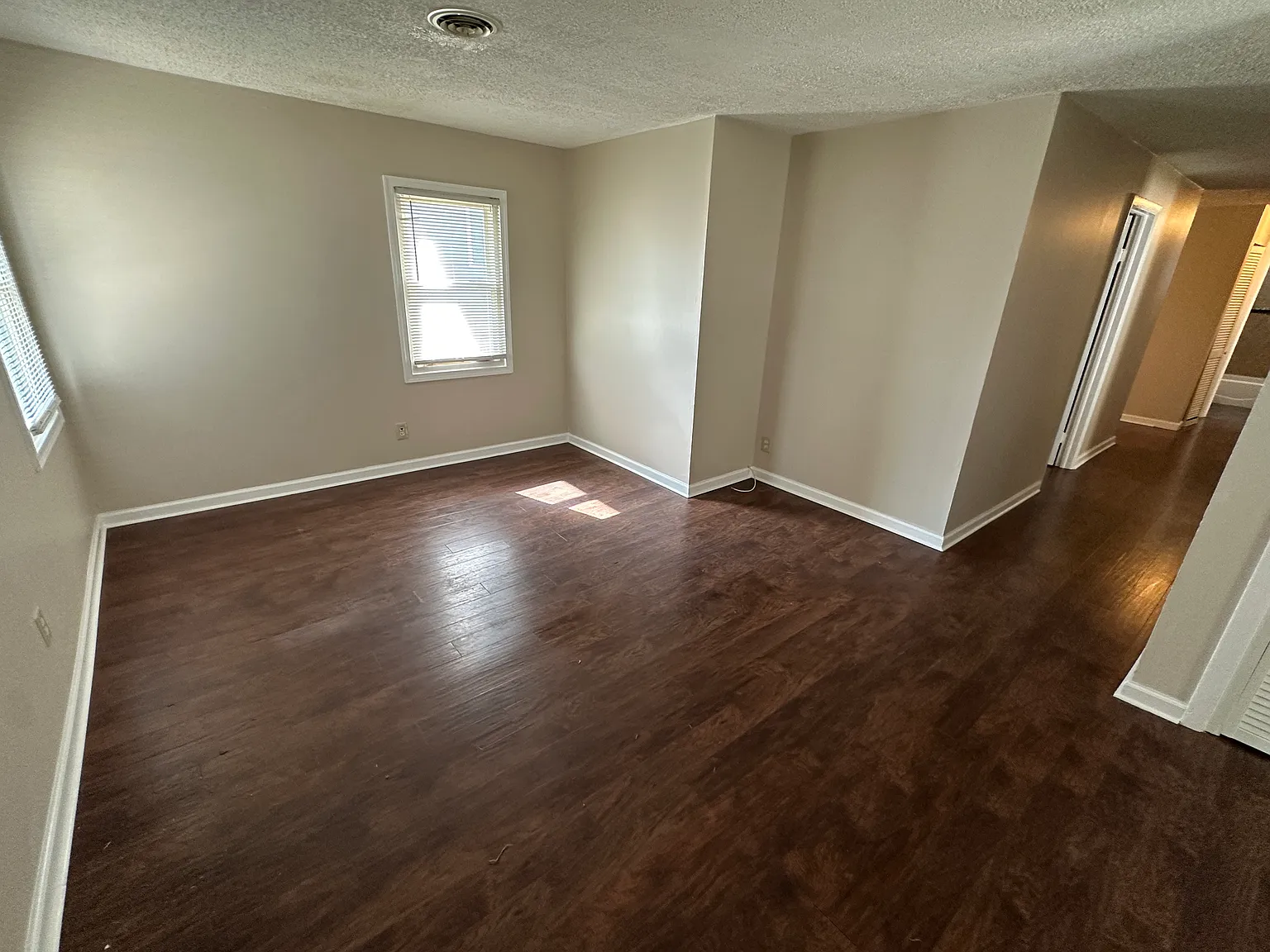 4 bed, 1142 sqft, $1,800 — Photo 4